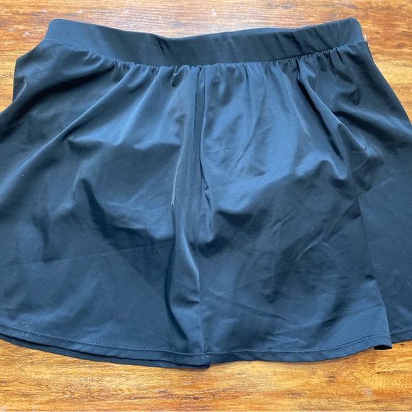Women’s black trimshaper slimming control women’s swim skirt, size 16W - Picture 5 of 5